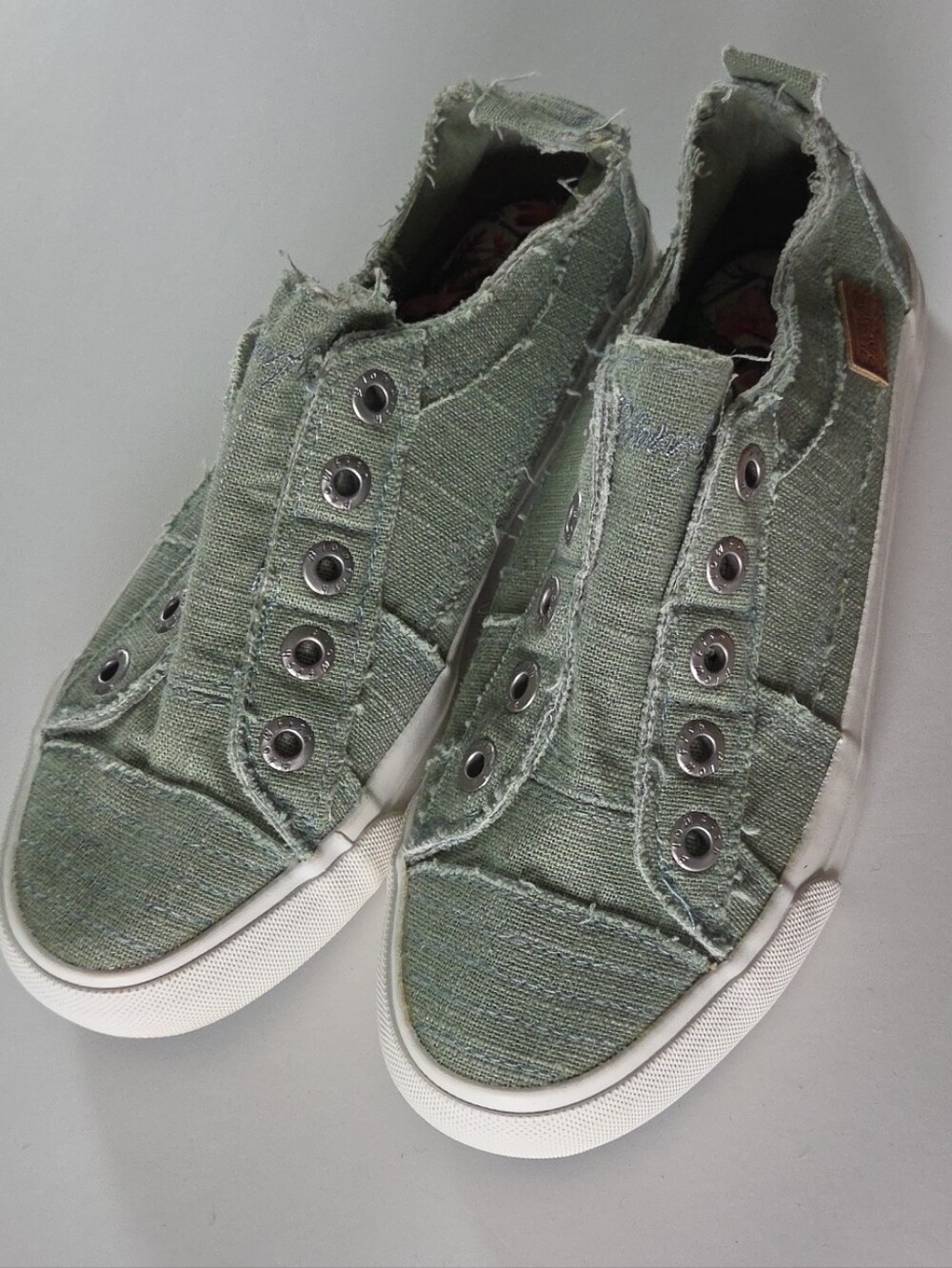 Blowfish Malibu Play Sage Green Raw Frayed Edge Canvas Casual Slip On Sneakers